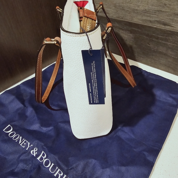 Dooney&Bourke - Picture 4 of 5